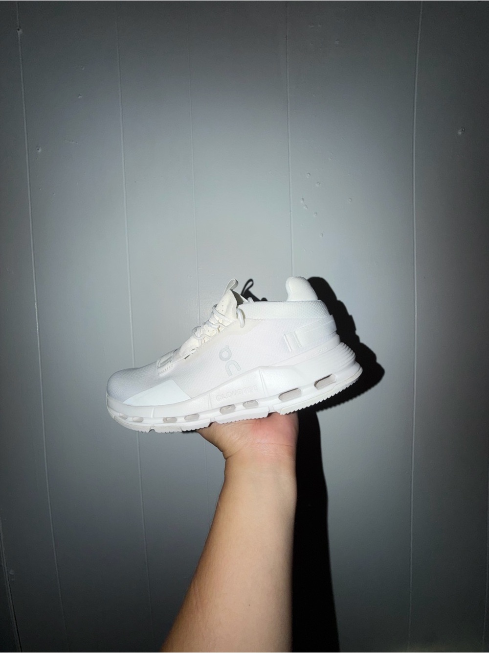 Women On Running Cloudnova 2 Shoes Size 8.5